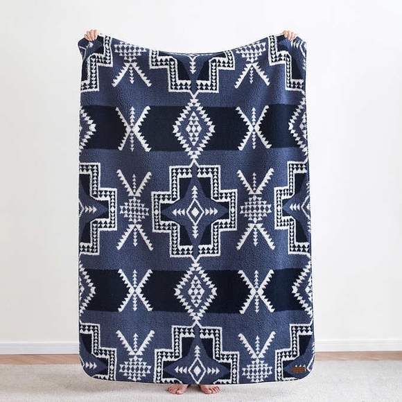 Pendleton Other Pendleton Sherpa Fleece Throw Poshmark